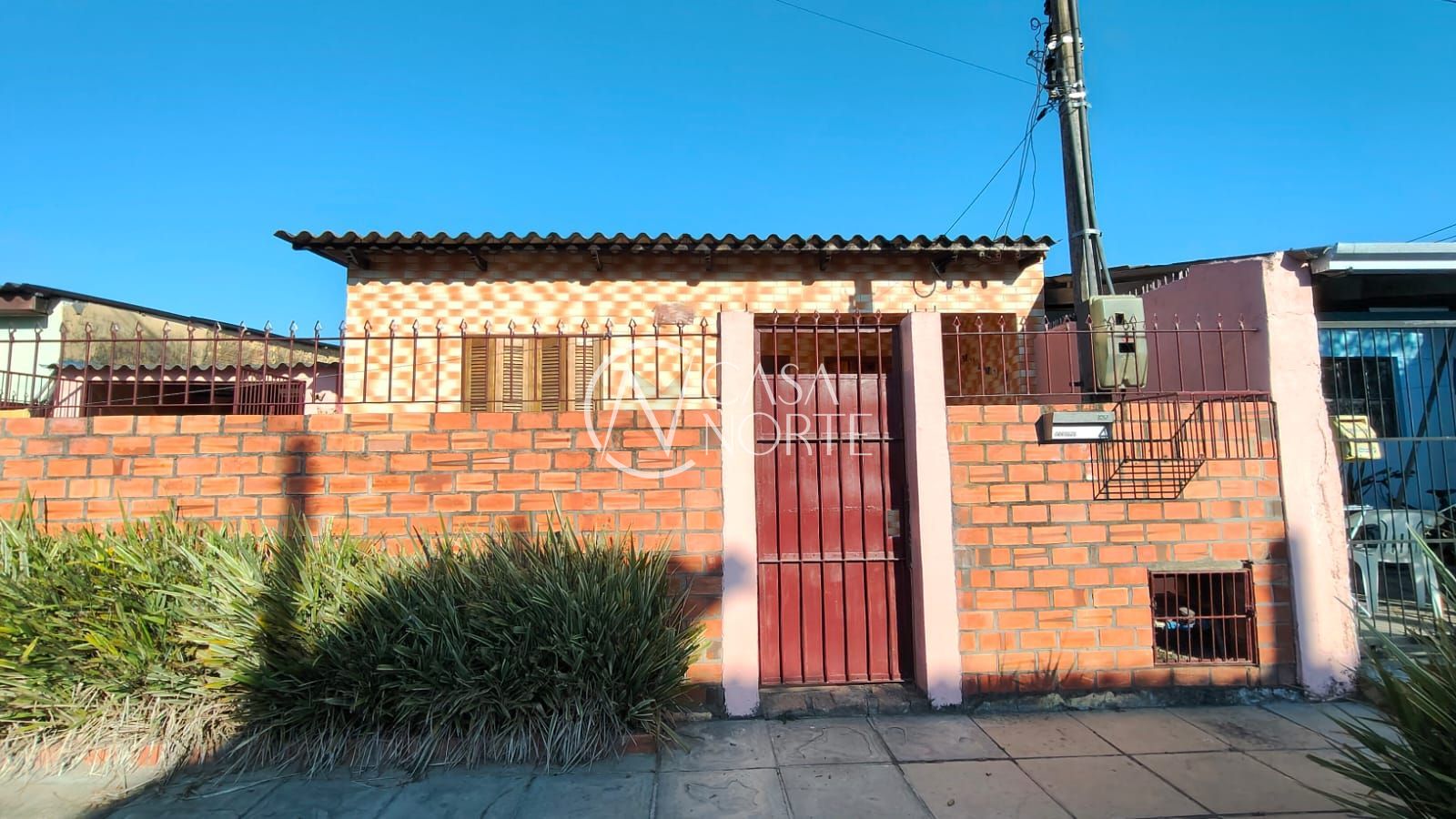 Casa à venda com 2 quartos, 70m², 1 vaga, Acesso C no bairro Restinga em Porto Alegre