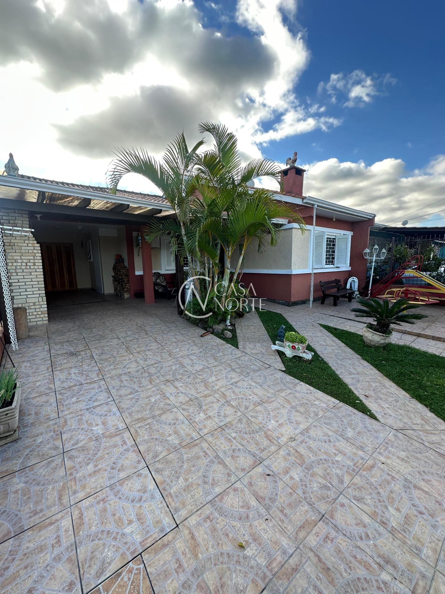 Casa à venda com 4 quartos, 190m², 2 suítes, 4 vagas, Rua Ruth Totta no bairro Hípica em Porto Alegre