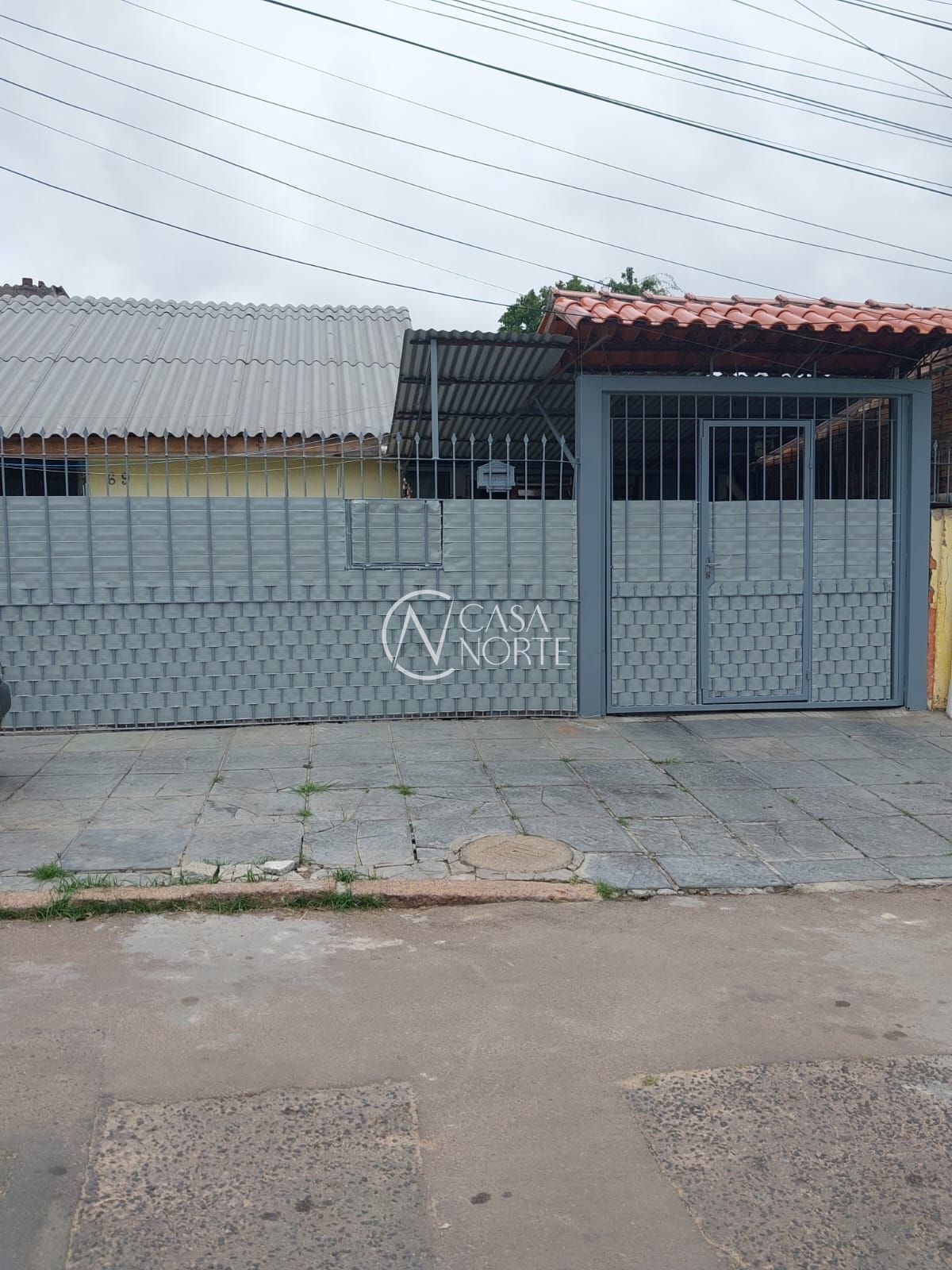 Casa à venda com 3 quartos, 100m², 2 vagas, Rua Doutor Carlos Niederauer Hofmeister no bairro Restinga em Porto Alegre