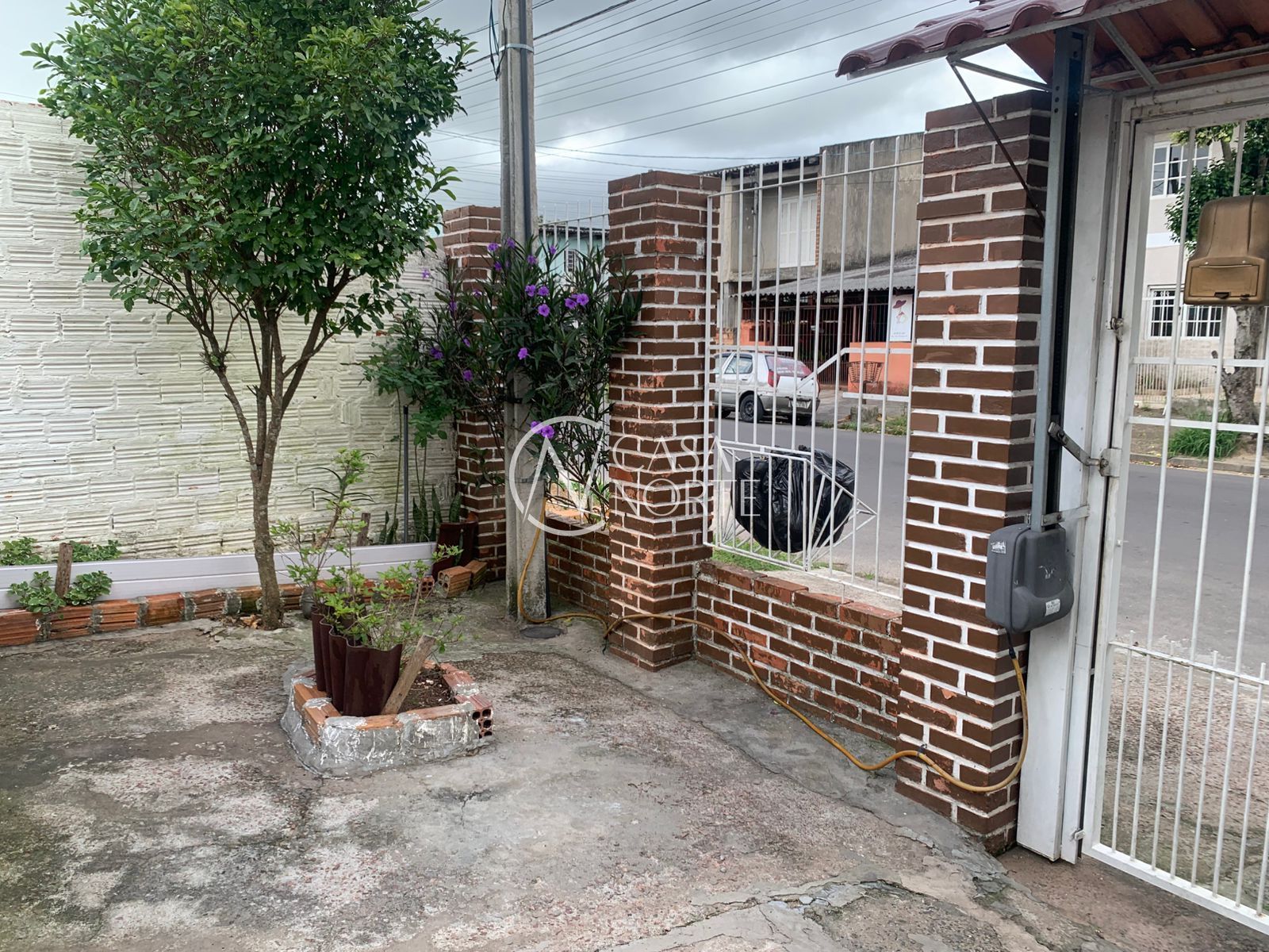 Casa à venda com 1 quarto, 30m², 2 vagas, Rua Elvira Dendena no bairro Hípica em Porto Alegre