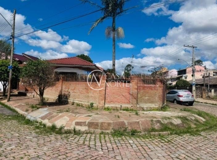 Casa à venda com 3 quartos, 139m², 1 suíte, 2 vagas, Rua Oiampi no bairro Guarujá em Porto Alegre