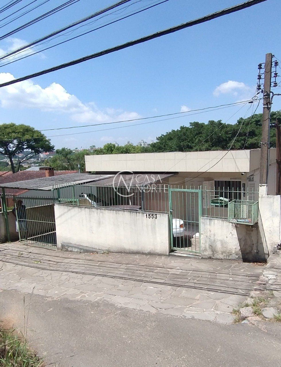 Casa à venda com 4 quartos, 150m², 3 vagas, Avenida Vicente Monteggia no bairro Cavalhada em Porto Alegre