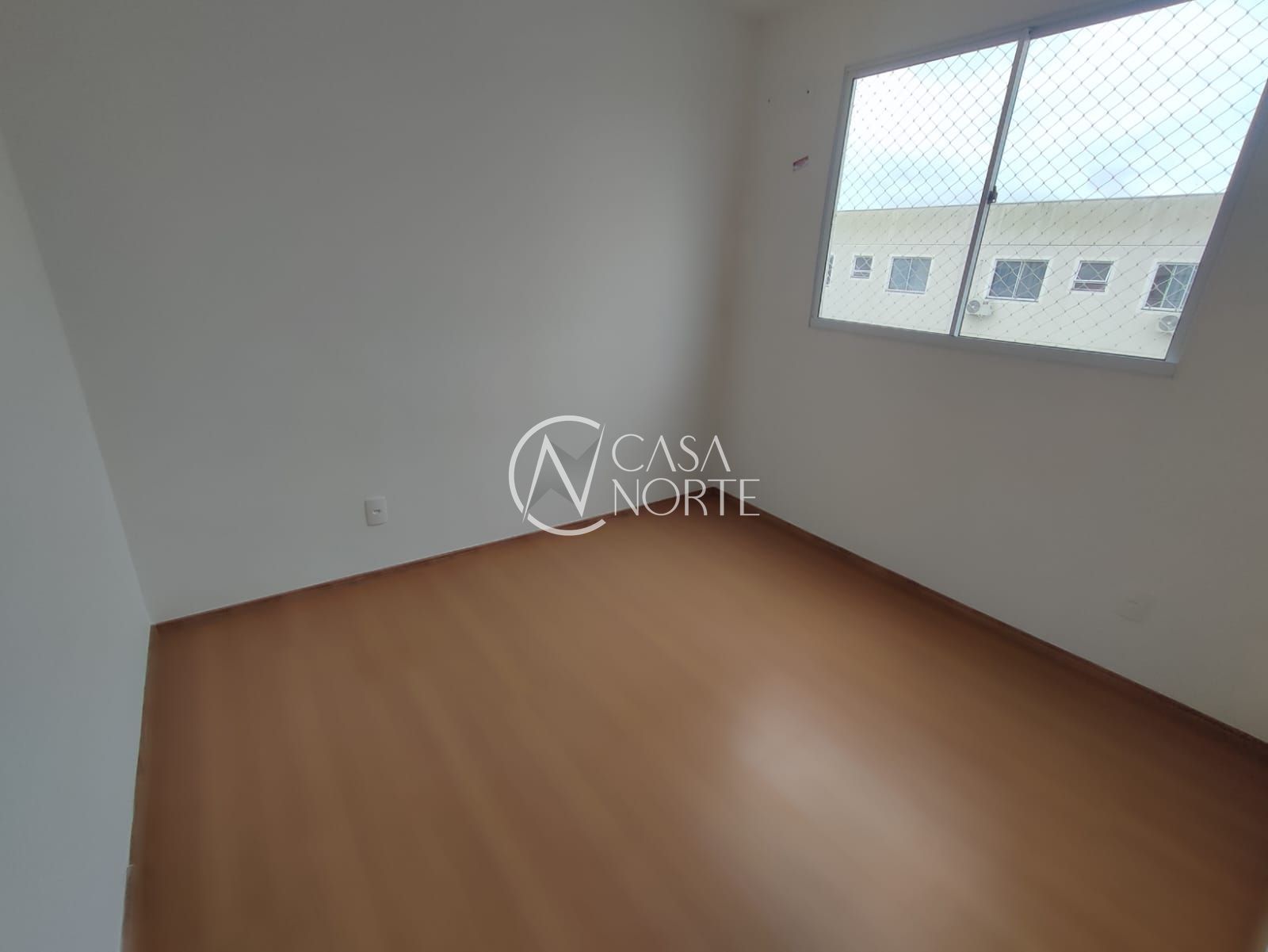 Apartamento à venda com 2 quartos, 40m², 1 vaga, Rua Sete Mil e Oito no bairro Restinga em Porto Alegre