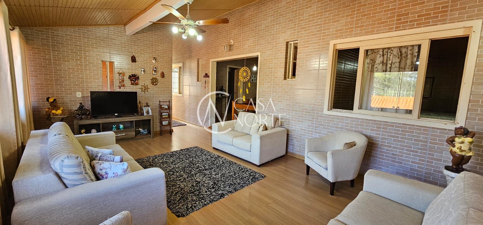 Casa à venda com 3 quartos, 160m², 1 suíte, 2 vagas, Avenida Orleaes no bairro Guarujá em Porto Alegre