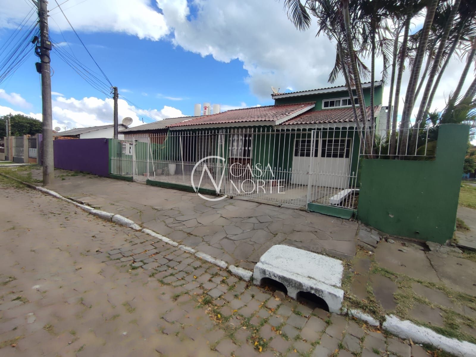 Casa à venda com 3 quartos, 165m², 1 suíte, 2 vagas, Acesso Rio Volga no bairro Restinga em Porto Alegre