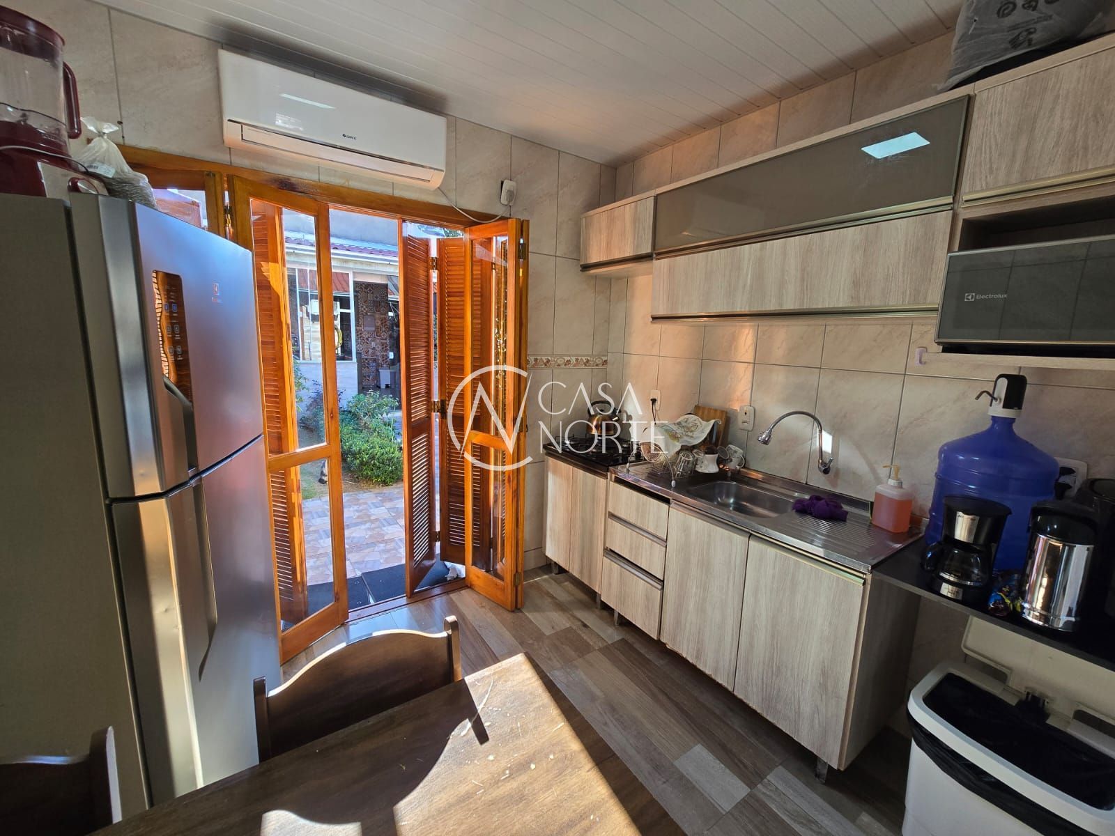 Casa à venda com 2 quartos, 38m², 1 vaga, Rua Solon Vieira Marques no bairro Restinga em Porto Alegre