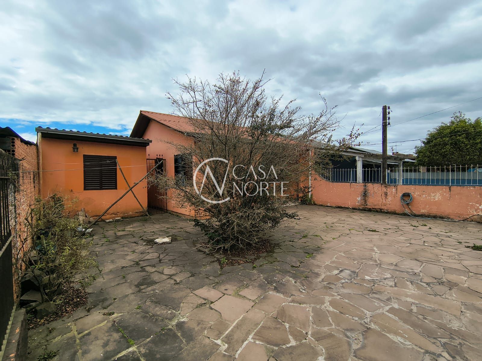 Casa à venda com 3 quartos, 100m², 3 vagas, Rua Clara Nunes no bairro Restinga em Porto Alegre