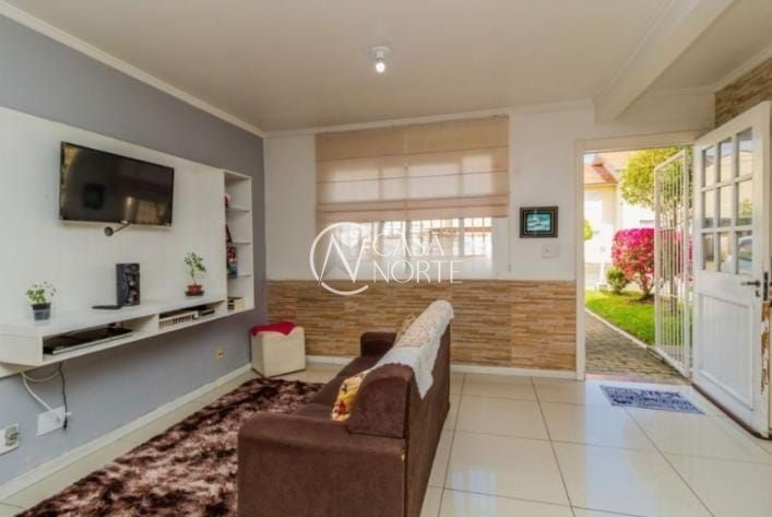 Sobrado à venda com 2 quartos, 118m², 2 vagas, Avenida Edgar Pires de Castro no bairro Hípica em Porto Alegre