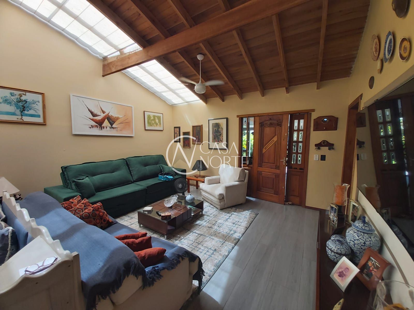 Casa à venda com 2 quartos, 110m², 2 vagas, Rua Brinco-De-Princesa no bairro Restinga em Porto Alegre