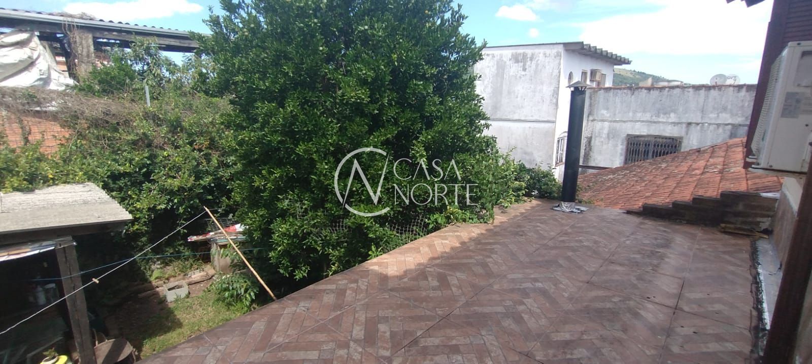 Casa à venda com 4 quartos, 120m², 1 suíte, 2 vagas, Rua Jóia no bairro Vila Nova em Porto Alegre