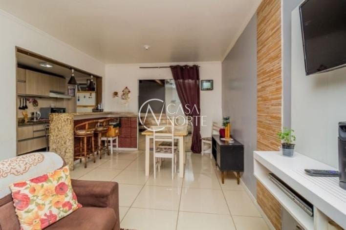 Sobrado à venda com 2 quartos, 118m², 2 vagas, Avenida Edgar Pires de Castro no bairro Hípica em Porto Alegre