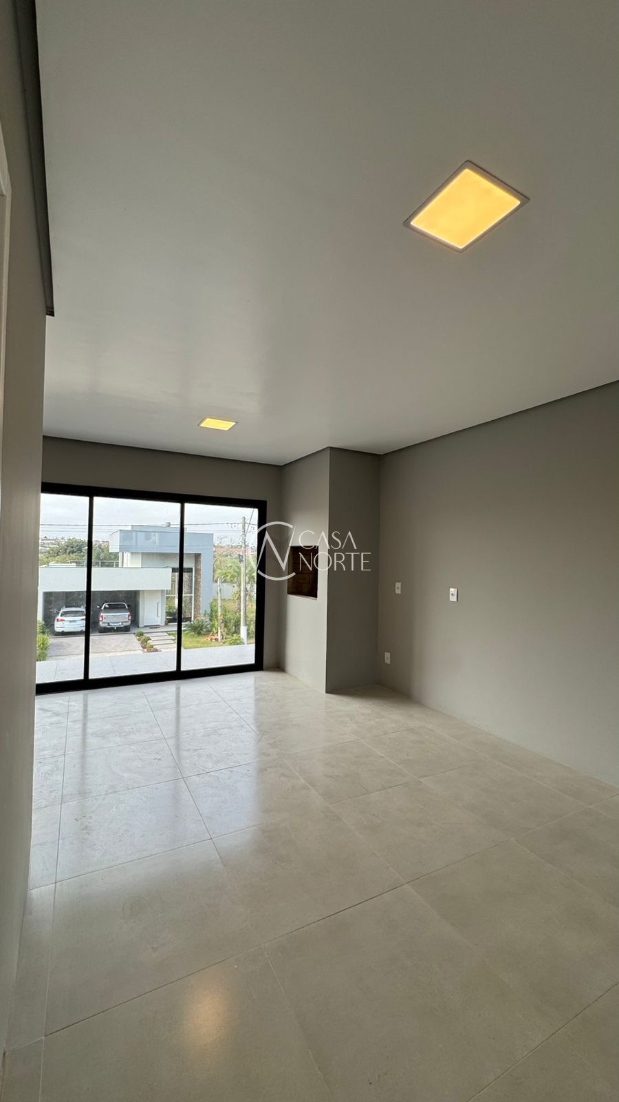 Sobrado à venda com 2 quartos, 86m², 2 suítes, 2 vagas, Rua Madre Clara no bairro Mário Quintana em Porto Alegre