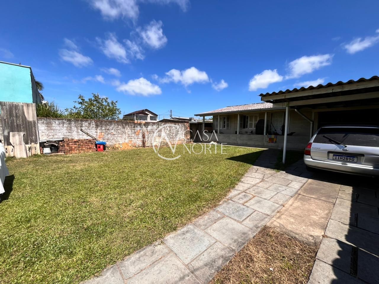 Casa à venda com 3 quartos, 11m², 2 vagas, Rua Irmão Nicolás Rubio no bairro Ponta Grossa em Porto Alegre