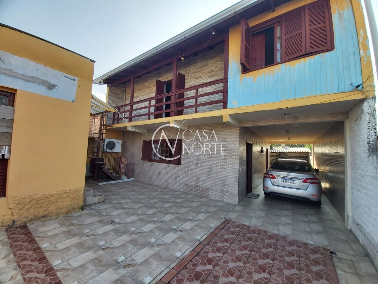 Casa à venda com 3 quartos, 100m², 1 suíte, 3 vagas, Rua Império no bairro Vila Nova em Porto Alegre