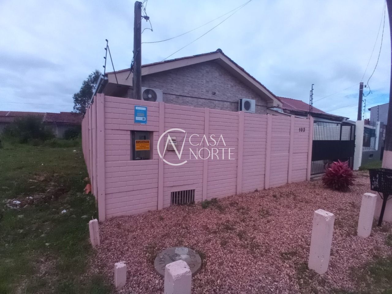 Casa à venda com 2 quartos, 89m², 3 vagas, Rua Adalberto Garcia no bairro Hípica em Porto Alegre