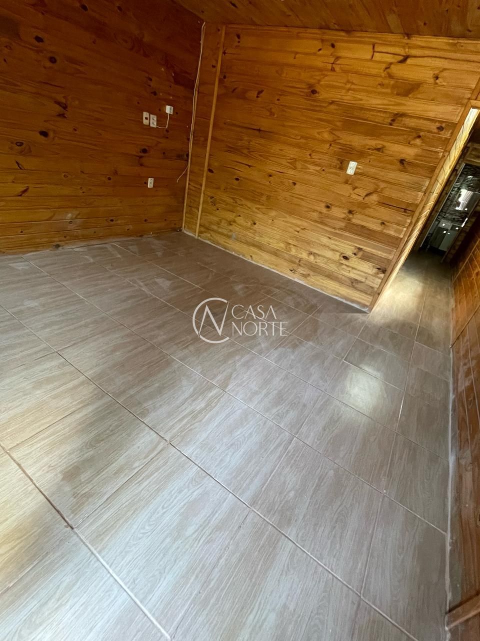 Casa à venda com 2 quartos, 30m², 2 vagas, Rua Associação Atlética Trienon no bairro Belém Novo em Porto Alegre