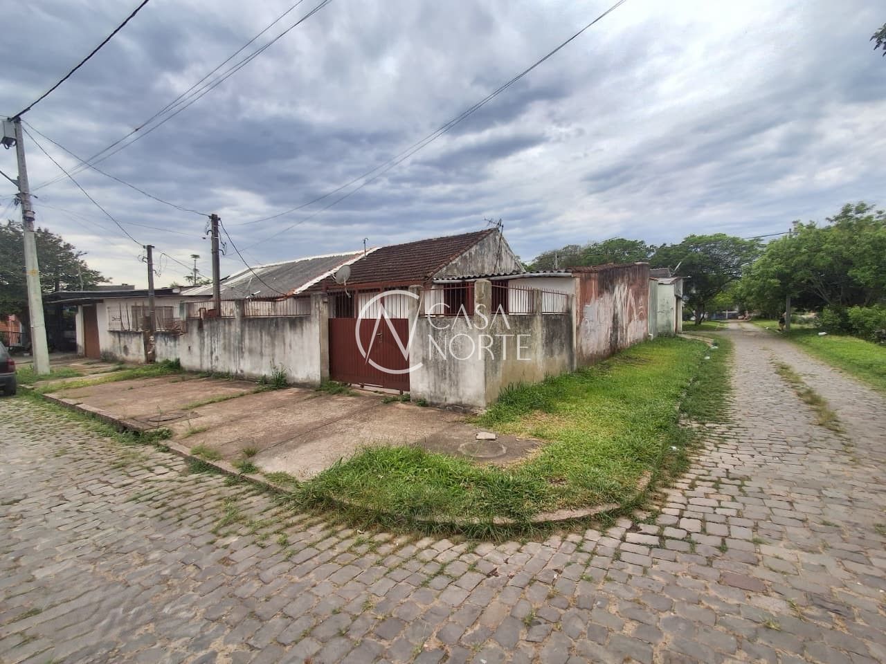 Casa à venda com 2 quartos, 58m², 2 vagas, Acesso C no bairro Restinga em Porto Alegre