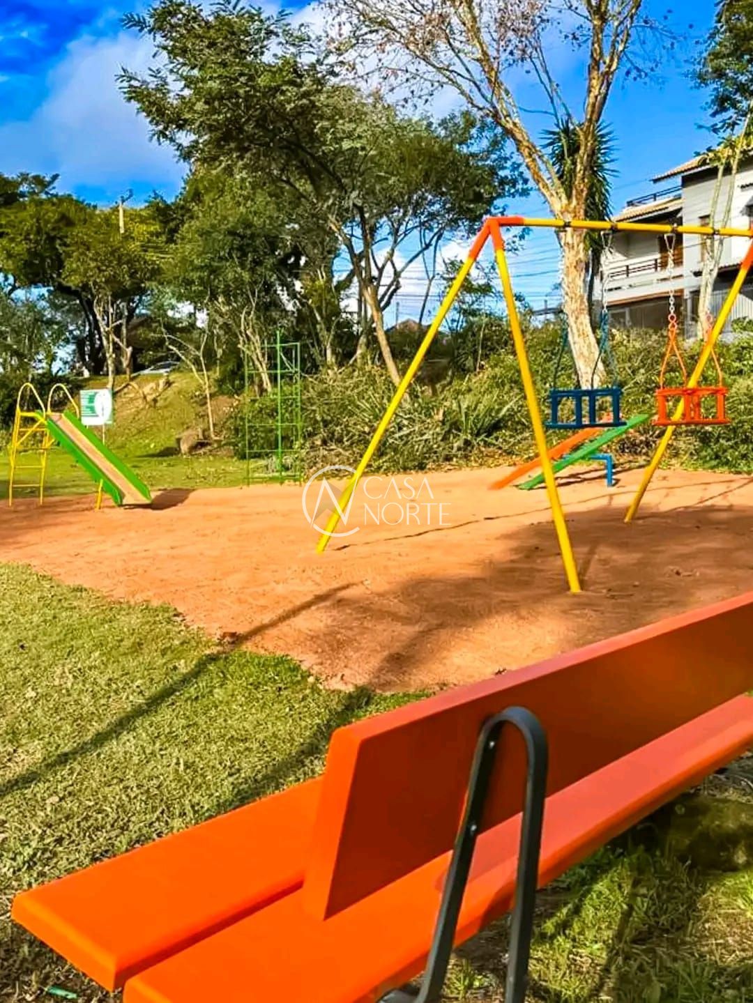 Casa à venda com 2 quartos, 95m², 1 vaga, Rua Germano Bonow Filho no bairro Hípica em Porto Alegre