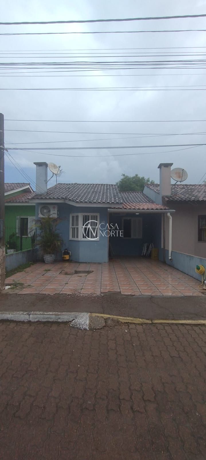 Casa à venda com 2 quartos, 48m², 1 vaga, Rua Capitão Pedroso no bairro Restinga em Porto Alegre