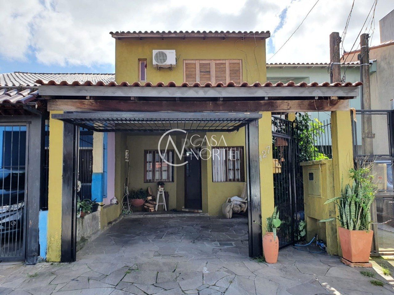 Sobrado à venda com 4 quartos, 160m², 1 vaga, Rua Professora Doutora Hebe Tourinho no bairro Aberta dos Morros em Porto Alegre