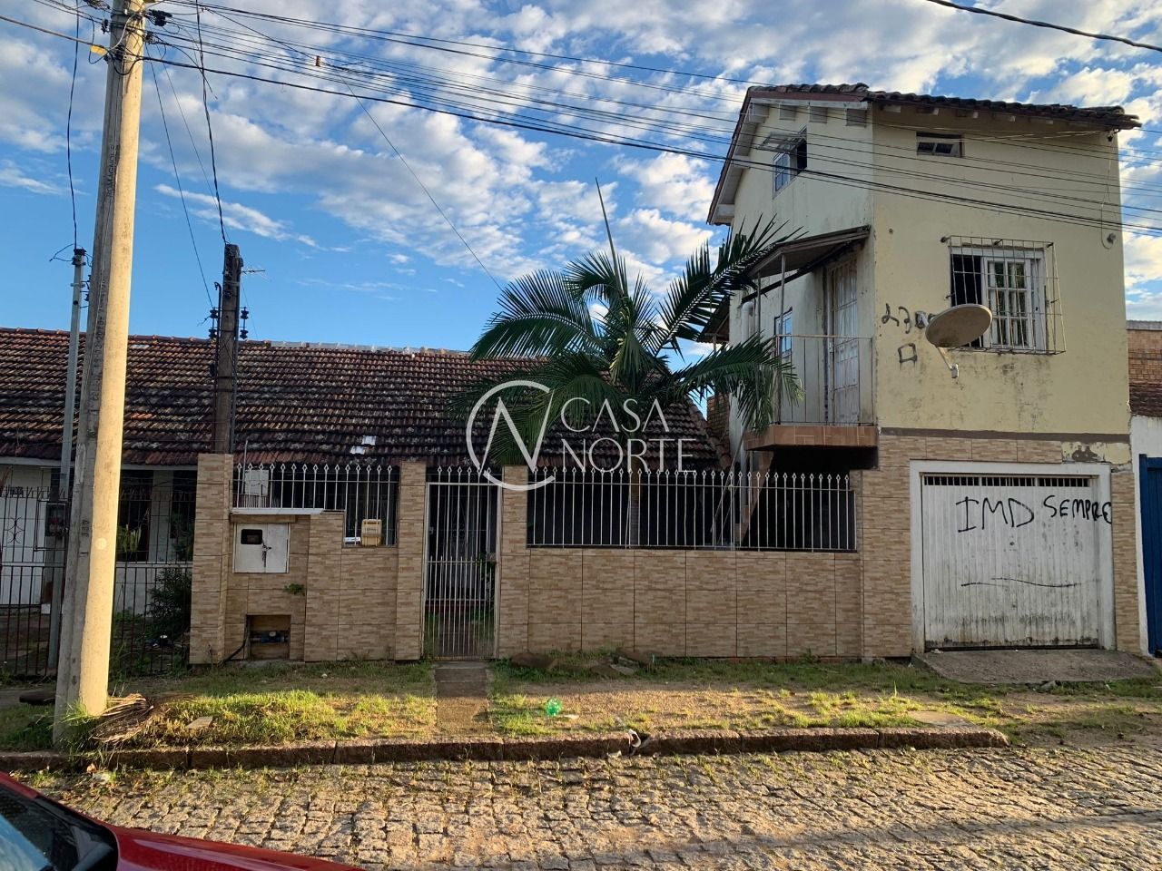 Casa à venda com 3 quartos, 110m², 1 suíte, 2 vagas, Rua Tenente Arizoly Fagundes no bairro Restinga em Porto Alegre