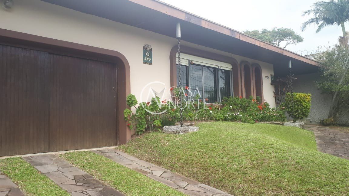 Casa à venda com 4 quartos, 464m², 2 suítes, 2 vagas, Rua Jacipuia no bairro Guarujá em Porto Alegre