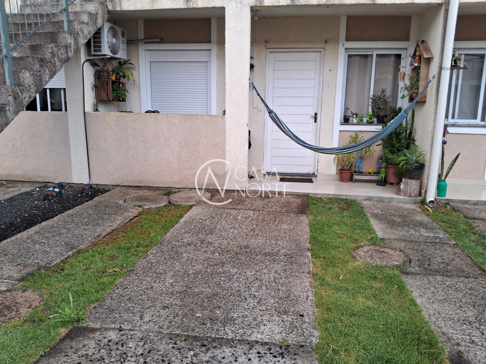 Casa de Condomínio à venda com 2 quartos, 49m², 1 vaga, Rua Dorival Castilhos Machado no bairro Aberta dos Morros em Porto Alegre