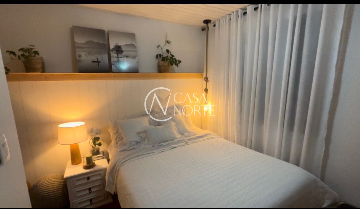 Sobrado à venda com 2 quartos, 47m², 1 vaga, Avenida João Antônio Silveira no bairro Restinga em Porto Alegre