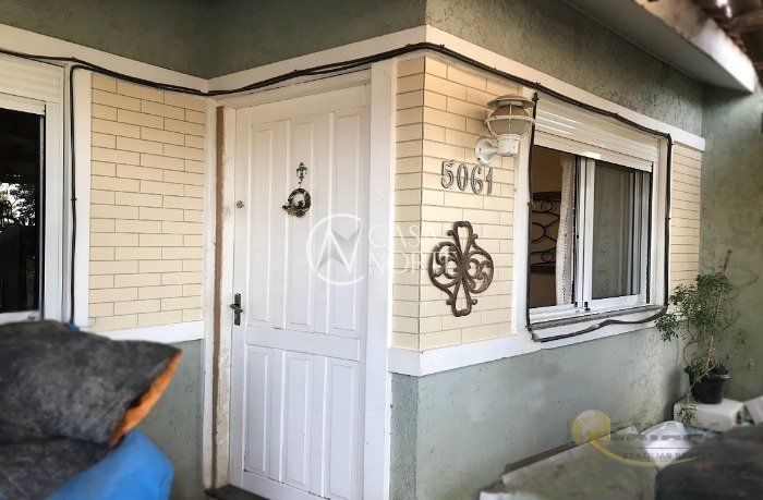 Casa à venda com 2 quartos, 51m², 2 vagas, Estrada Costa Gama no bairro Restinga em Porto Alegre