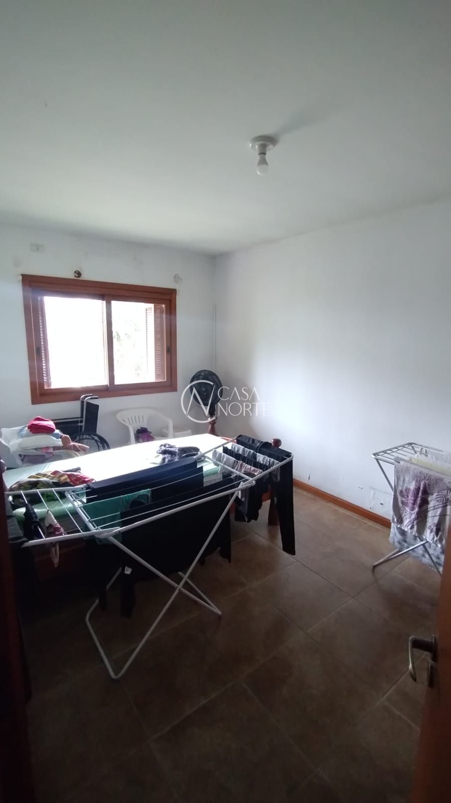 Casa à venda com 4 quartos, 100m², 1 vaga, Rua Doutor Cláudio Walter Ferreira da Silva no bairro Guarujá em Porto Alegre