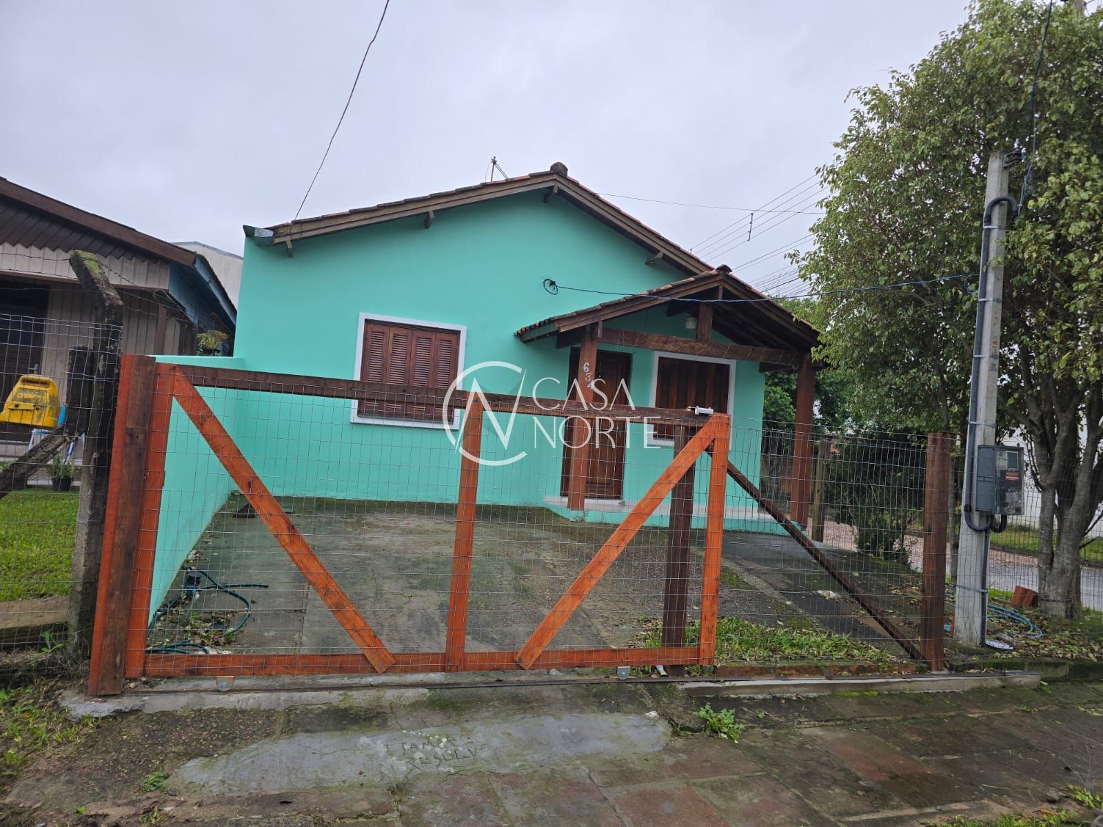 Casa à venda com 2 quartos, 70m², 2 vagas, Rua Elvira Dendena no bairro Hípica em Porto Alegre