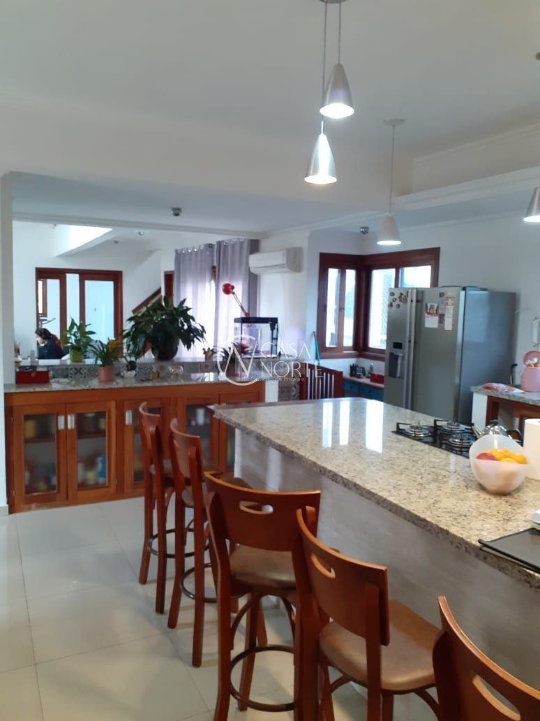 Casa à venda com 4 quartos, 433m², 4 suítes, 5 vagas, Rua Ivo Walter Kern no bairro Hípica em Porto Alegre