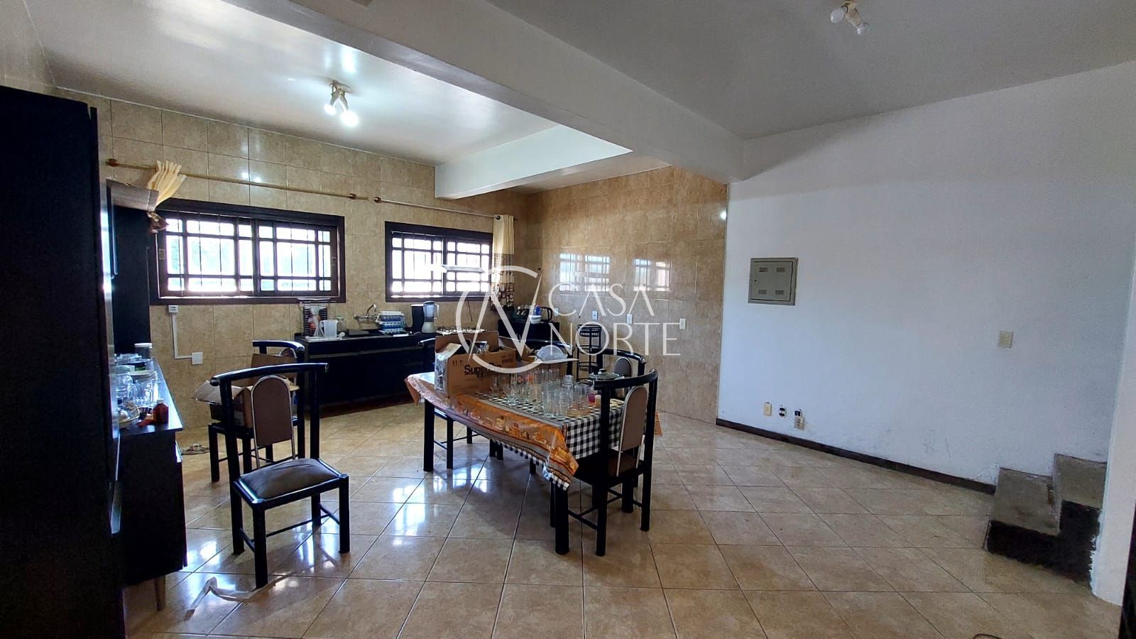 Casa à venda com 4 quartos, 80m², 1 suíte, 3 vagas, Rua Catarino Andreatta no bairro Vila Nova em Porto Alegre