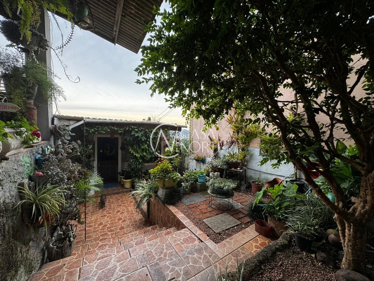 Casa à venda com 3 quartos, 110m², 1 vaga, Rua Bazilio Pellin Filho no bairro Tristeza em Porto Alegre