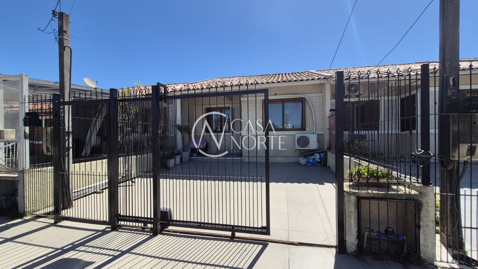 Casa à venda com 2 quartos, 47m², 2 vagas, Rua Seno Antônio Cornely no bairro Hípica em Porto Alegre