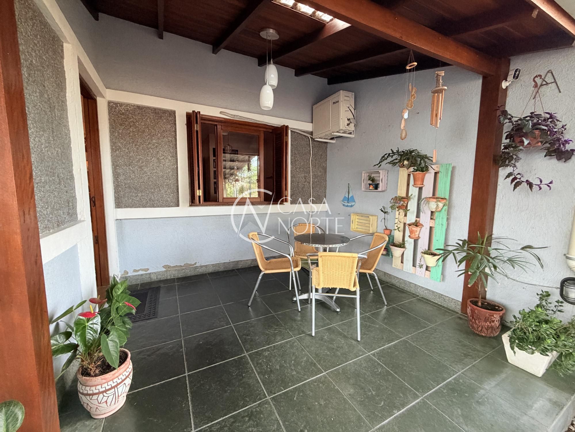 Casa à venda com 3 quartos, 55m², 1 vaga, Rua Elaine Juchem Selistre no bairro Hípica em Porto Alegre