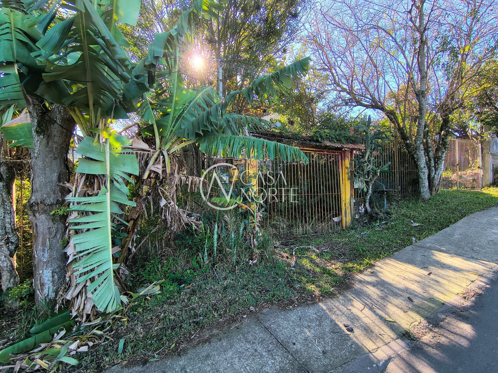 Terreno à venda  com 700m², Estrada das Furnas no bairro Vila Nova em Porto Alegre