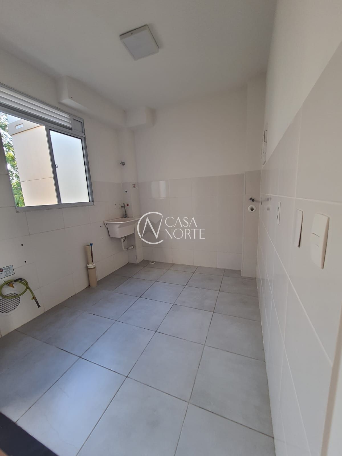 Apartamento à venda com 2 quartos, 40m², 1 vaga, Rua Sete Mil e Oito no bairro Restinga em Porto Alegre