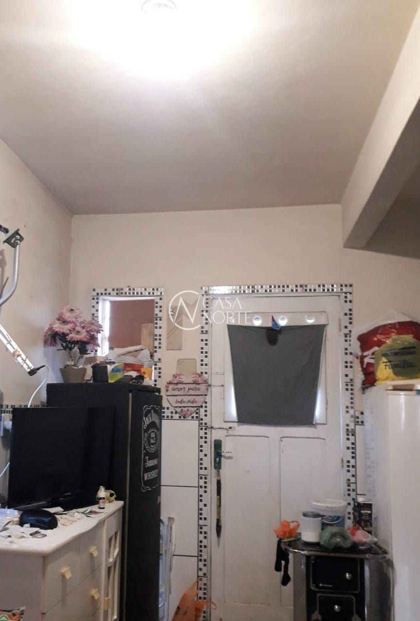 Casa à venda com 3 quartos, 100m², 2 vagas, Rua Sete Mil e Três no bairro Restinga em Porto Alegre