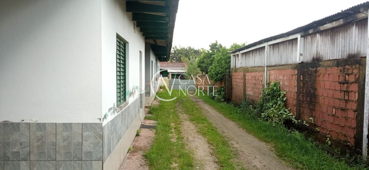 Casa à venda com 4 quartos, 200m², 4 vagas, Rua Laranjeiras no bairro Restinga em Porto Alegre