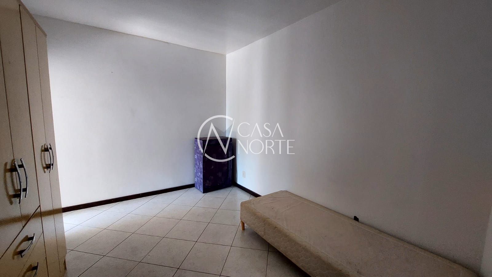 Casa à venda com 4 quartos, 80m², 1 suíte, 3 vagas, Rua Catarino Andreatta no bairro Vila Nova em Porto Alegre