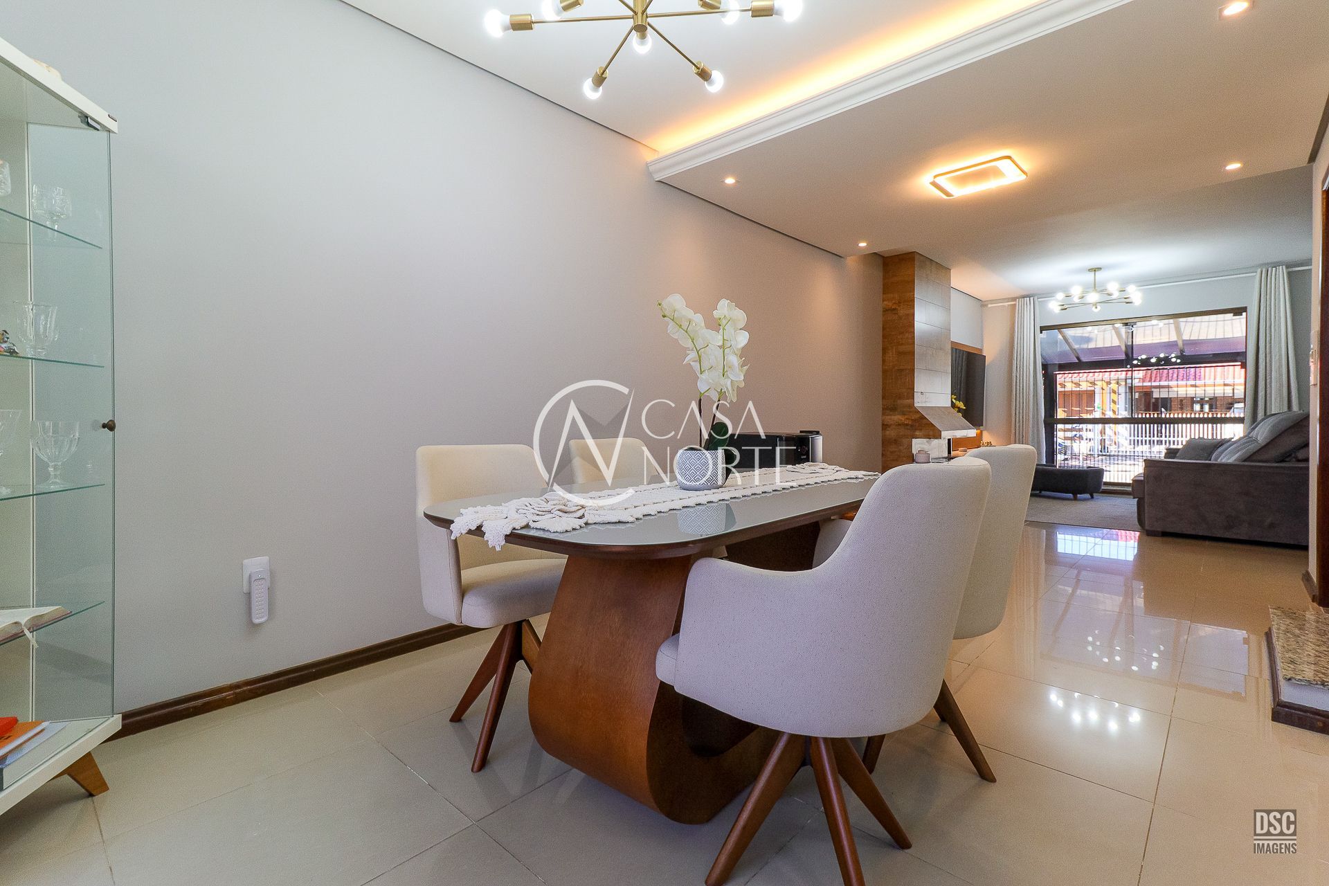 Casa à venda com 3 quartos, 133m², 1 suíte, 2 vagas, Rua Guatambu no bairro Hípica em Porto Alegre