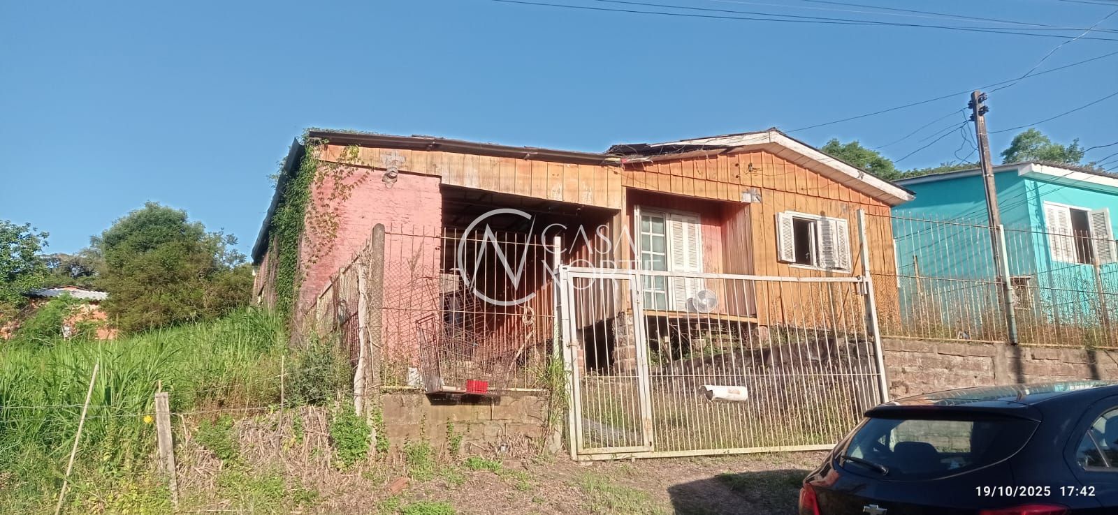 Casa à venda com 3 quartos, 54m², 2 vagas, Rua Gabriel Gonçalves de Moura no bairro Pitinga em Porto Alegre