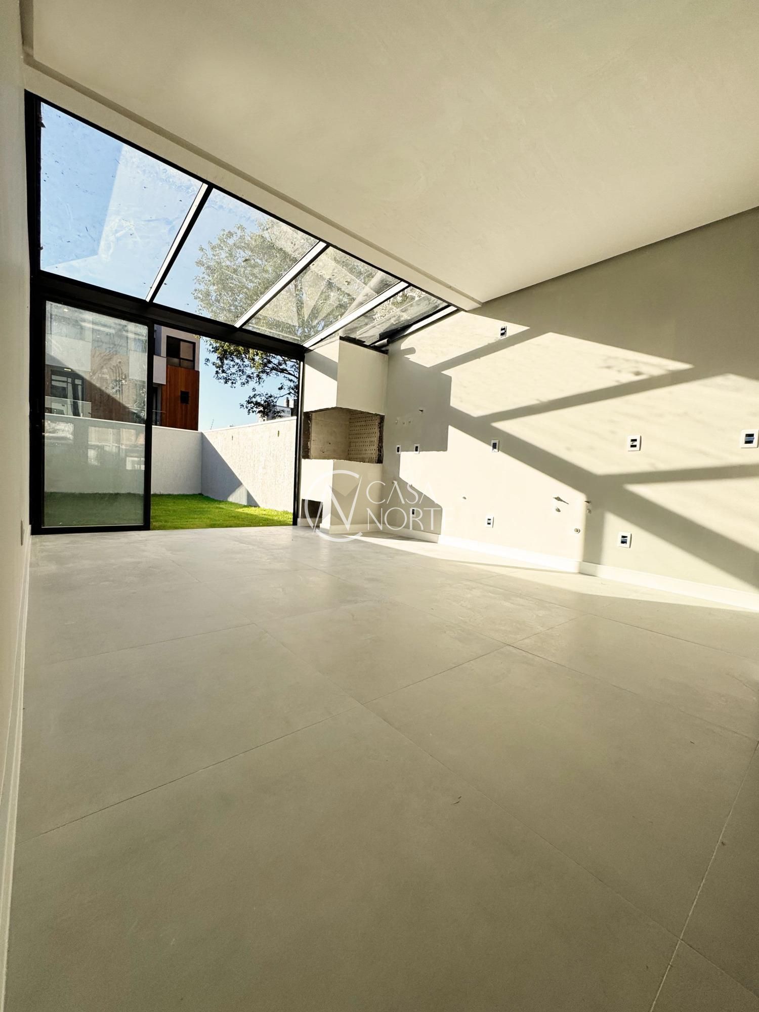 Sobrado à venda com 3 quartos, 25m², 3 suítes, 2 vagas, Rua Doutor Pereira Neto no bairro Tristeza em Porto Alegre