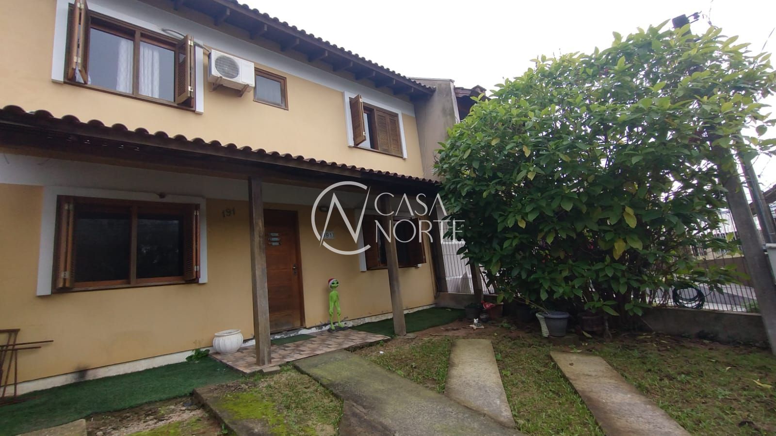 Casa à venda com 4 quartos, 100m², 1 vaga, Rua Doutor Cláudio Walter Ferreira da Silva no bairro Guarujá em Porto Alegre