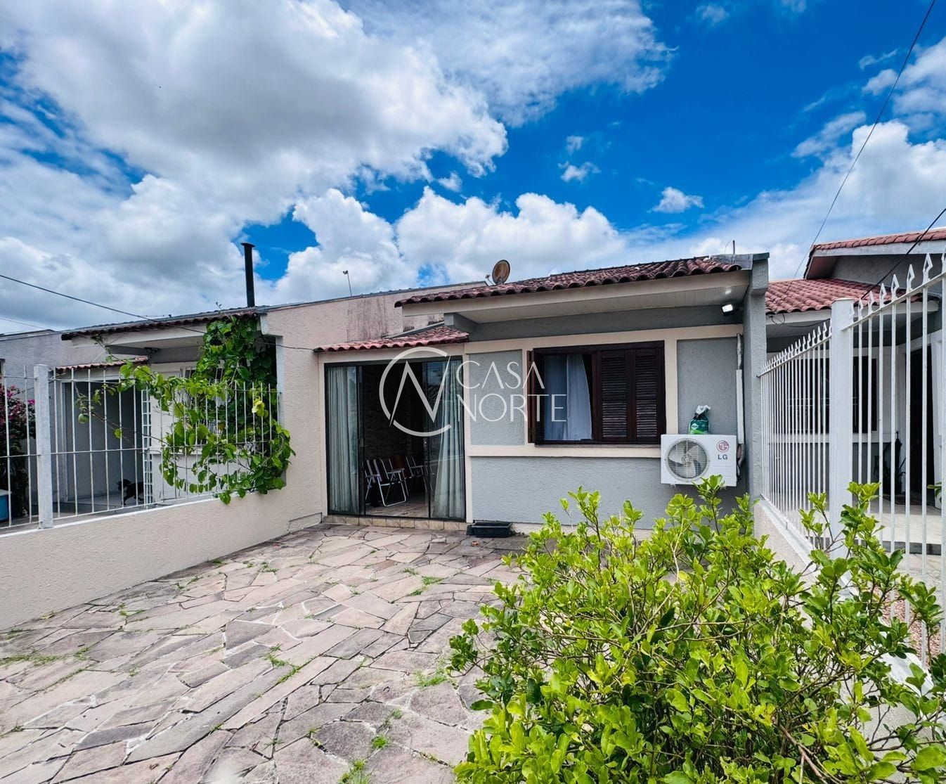 Casa à venda com 3 quartos, 58m², 2 vagas, Rua Doutor Raphael Loro no bairro Hípica em Porto Alegre