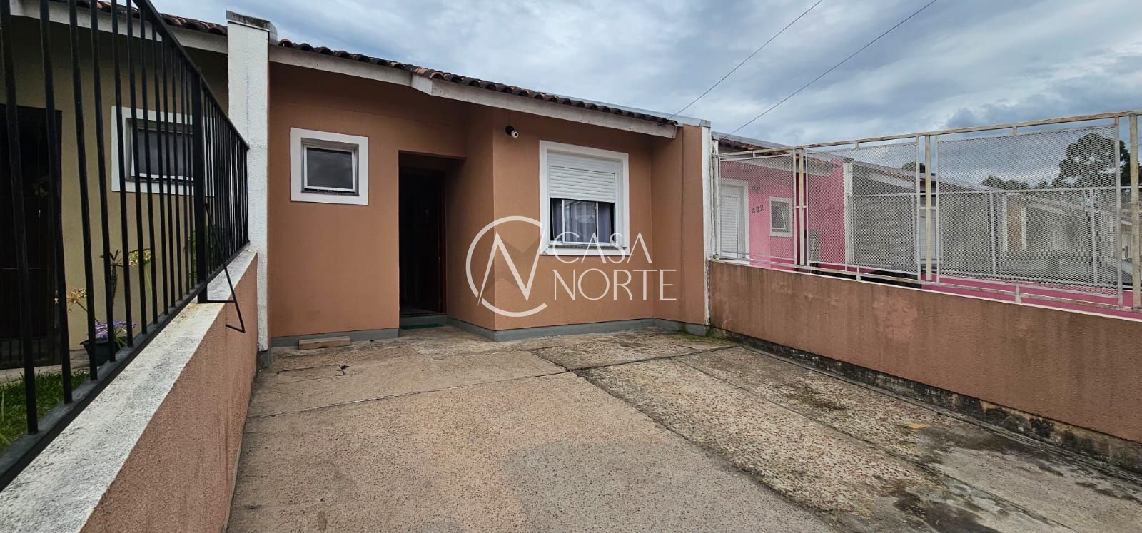 Casa à venda com 2 quartos, 38m², 2 vagas, Rua Solon Vieira Marques no bairro Restinga em Porto Alegre