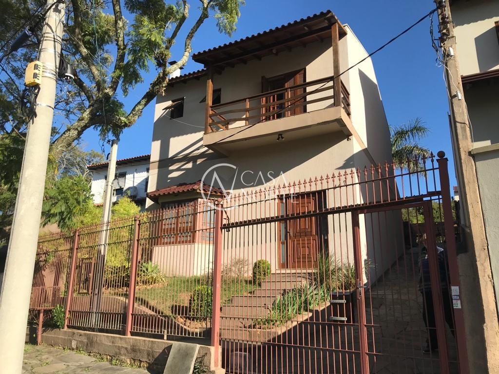 Casa à venda com 3 quartos, 300m², 1 suíte, 4 vagas, Rua Jair de Moura Calixto no bairro Ipanema em Porto Alegre