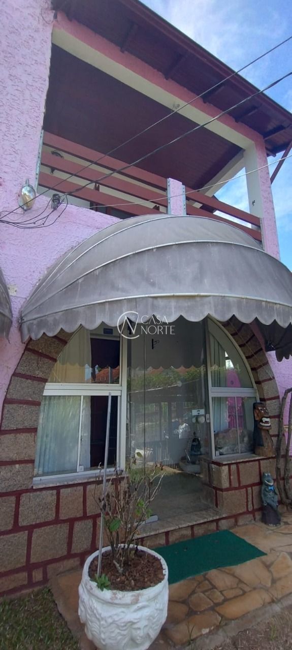 Casa à venda com 5 quartos, 206m², 1 suíte, 4 vagas, Rua Januário Scalzilli no bairro Santa Tereza em Porto Alegre