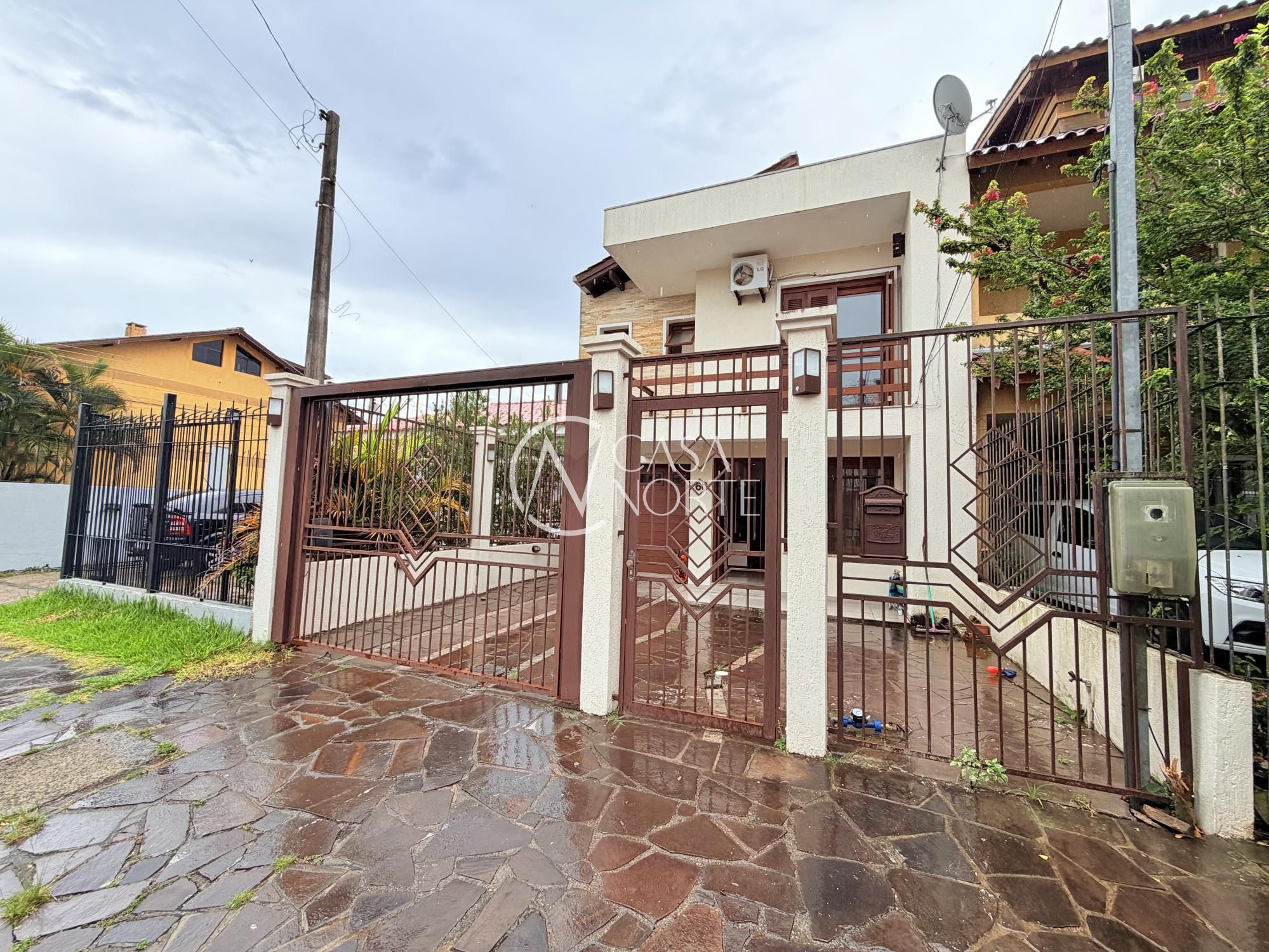 Casa à venda com 2 quartos, 150m², 1 suíte, 2 vagas, Rua Attilio Bettio no bairro Aberta dos Morros em Porto Alegre